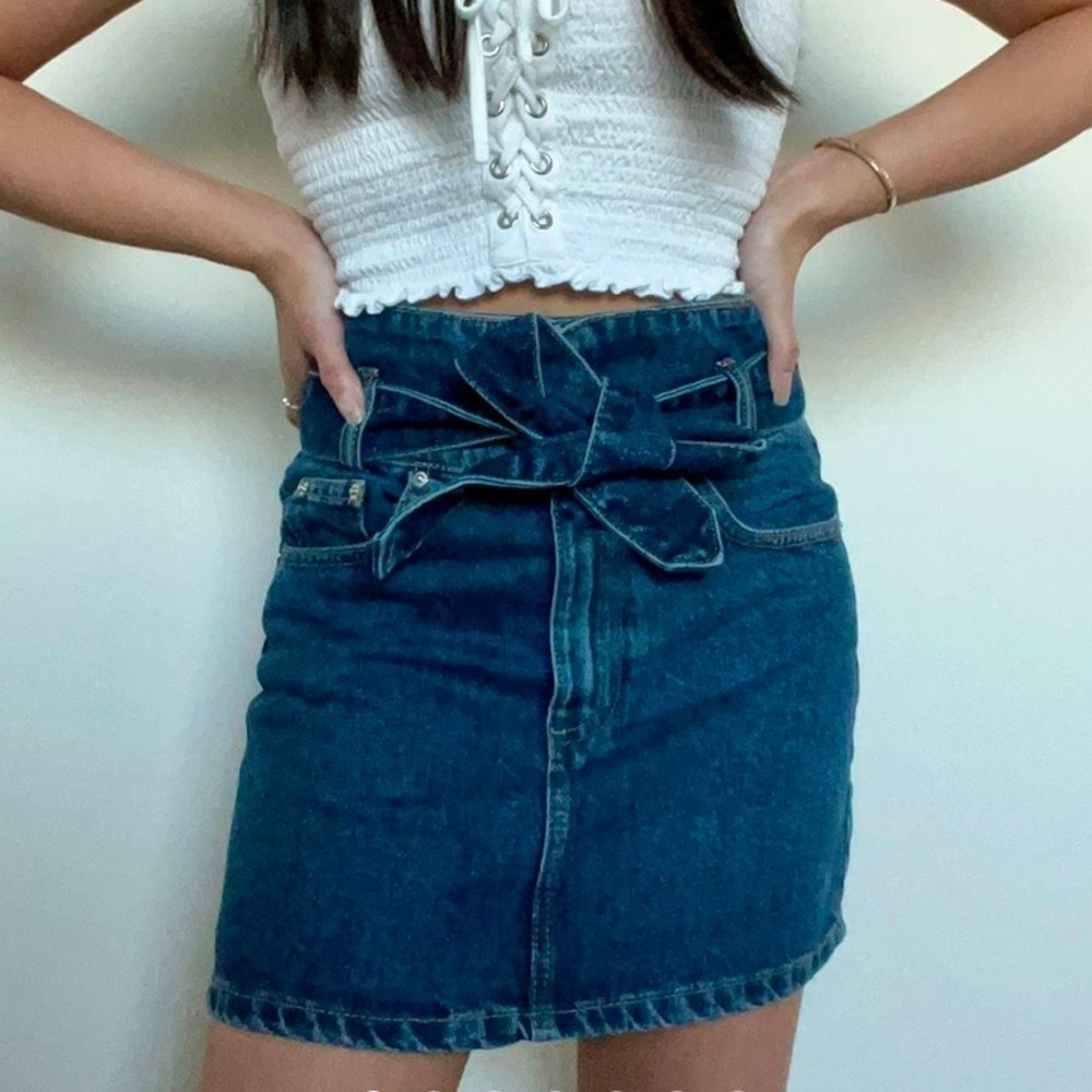 Pull&Bear Women’s High Waisted Denim Skirt with Denim Belt